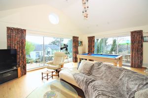 Sitting Room- click for photo gallery